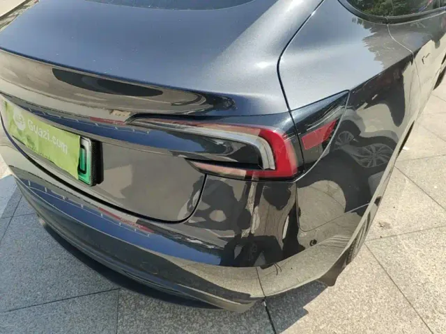 Tesla Model 3 — Фото автомобиля 7