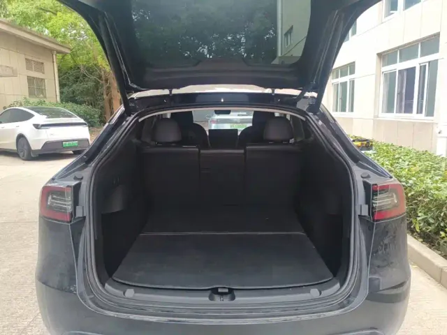 Tesla Model Y 2024 Rear-Wheel Drive Version — Фото автомобиля 18