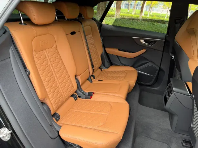 Audi RS Q8 — Фото автомобиля 6
