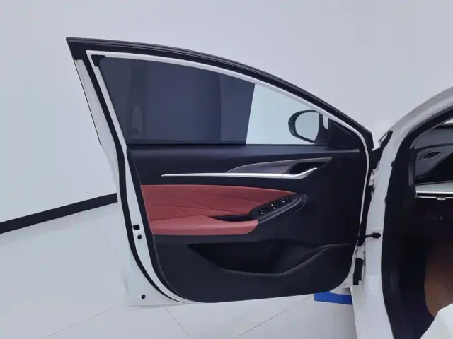 Changan Eado — Фото автомобиля 7