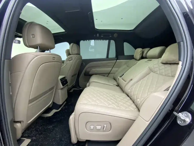 Li Auto L8 — Фото автомобиля 19