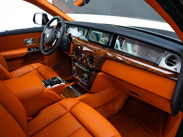 Rolls-Royce Phantom — Фото автомобиля 18