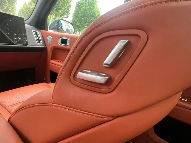 Li Auto L7 — Фото автомобиля 10