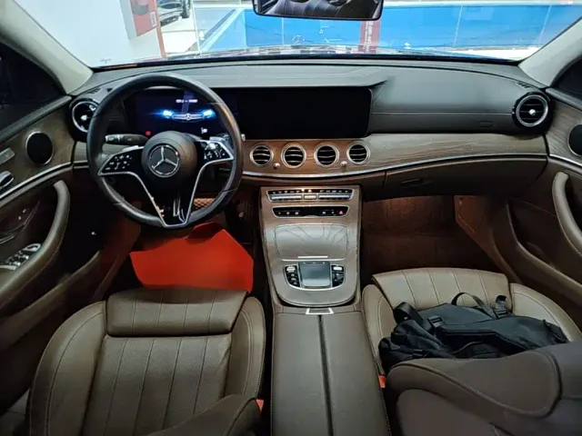 Mercedes-Benz E-Class — Фото автомобиля 9