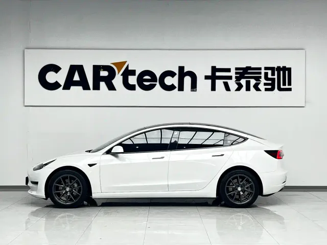 Tesla Model 3 — Фото автомобиля 12