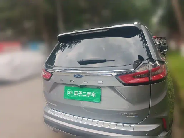 Ford Edge — Фото автомобиля 3