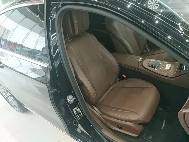Mercedes-Benz E-Class — Фото автомобиля 24