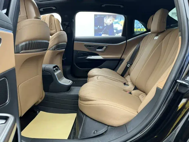 Mercedes-Benz E-Class — Фото автомобиля 19