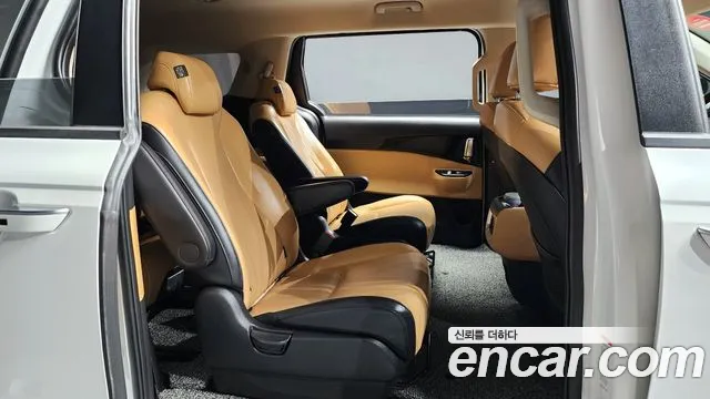 Kia Canival — Фото автомобиля 17