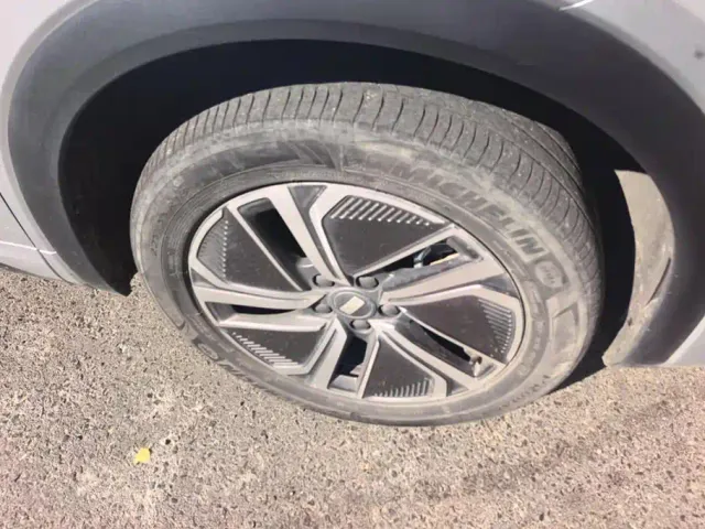 Geely Galaxy Starship 7 EM-i — Фото автомобиля 6