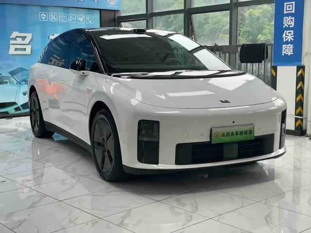 Li Auto i6 — Фото автомобиля 3