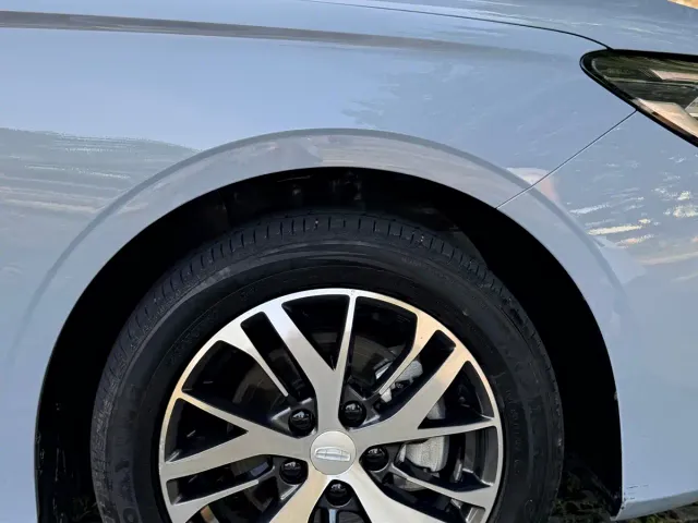 Geely Emgrand — Фото автомобиля 22
