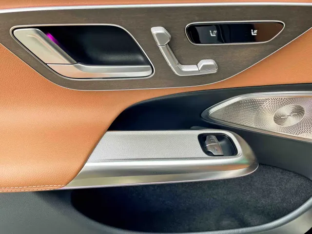 Mercedes-Benz E-Class — Фото автомобиля 14