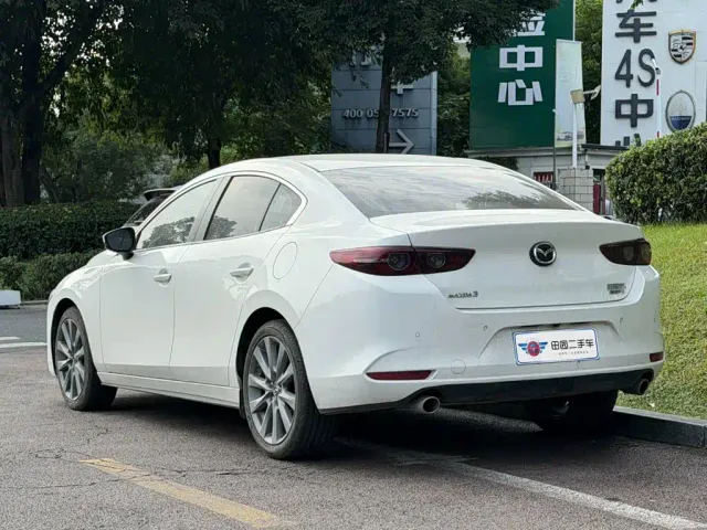 Mazda Axela — Фото автомобиля 4