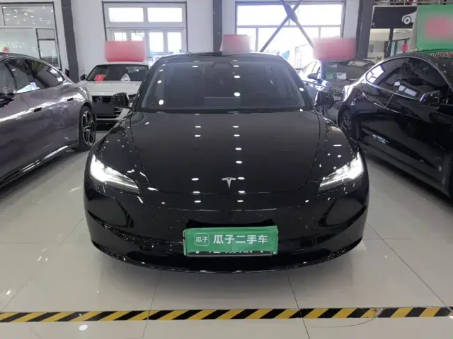 Tesla Model 3 — Фото автомобиля 2