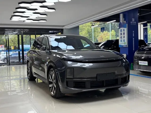 Li Auto L8 — Фото автомобиля 3