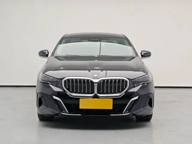 BMW 5 Series — Фото автомобиля 2