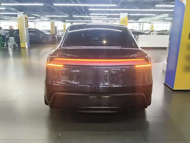 Tesla Model Y — Фото автомобиля 5