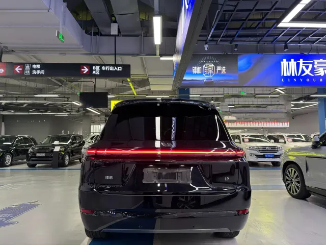 Li Auto L9 — Фото автомобиля 5