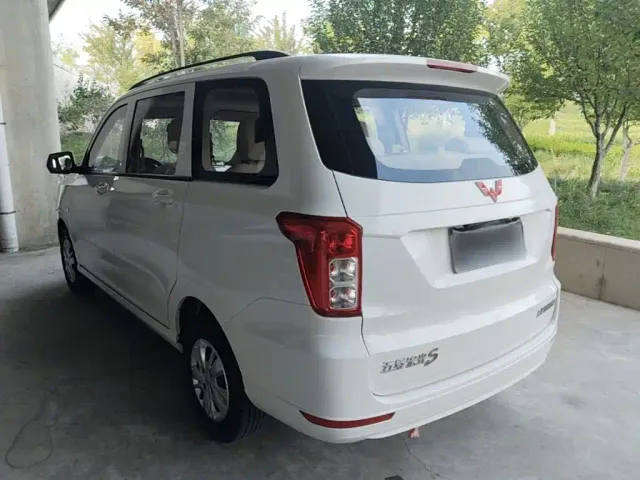 Wuling Hongguang — Фото автомобиля 4