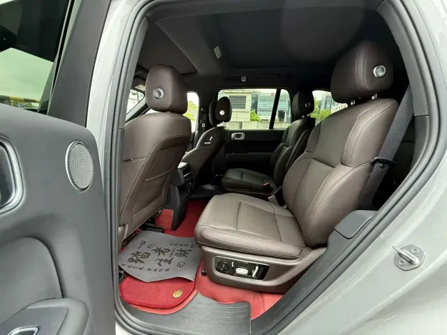 Li Auto L8 — Фото автомобиля 6