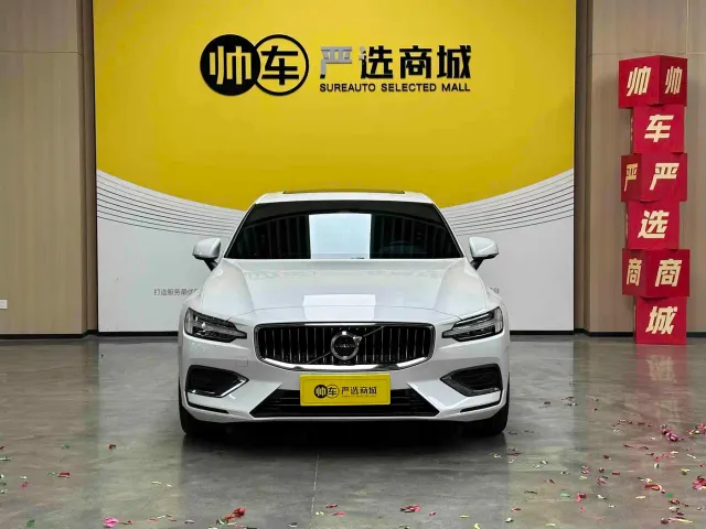 Volvo S60 — Фото автомобиля 3
