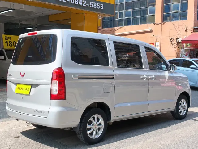 Wuling Hongguang V — Фото автомобиля 4