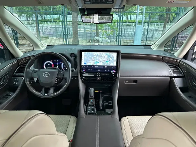 Toyota Alphard — Фото автомобиля 19