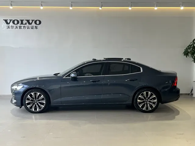 Volvo S60 — Фото автомобиля 7