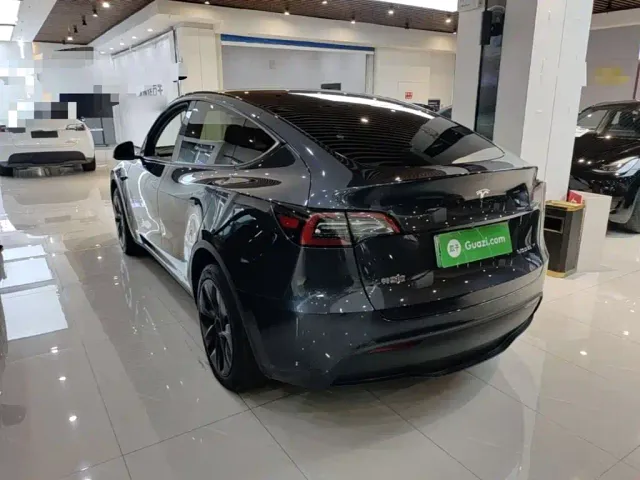 Tesla Model Y — Фото автомобиля 4
