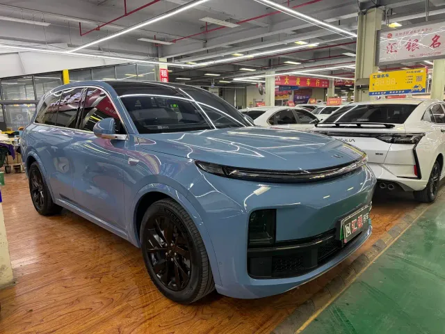 Li Auto L8 — Фото автомобиля 3