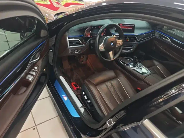 BMW 7 Series — Фото автомобиля 15