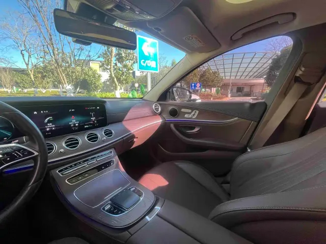 Mercedes-Benz E-Class — Фото автомобиля 8
