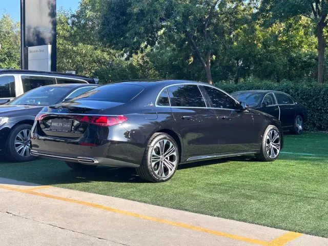 Mercedes-Benz E-Class — Фото автомобиля 6
