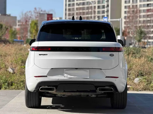 Land Rover Range Rover Sport — Фото автомобиля 4
