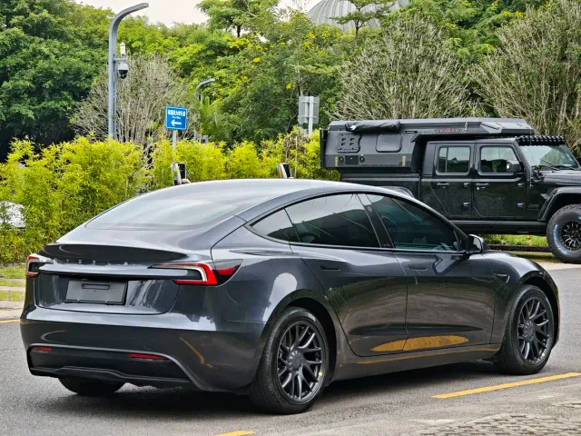 Tesla Model 3 — Фото автомобиля 5
