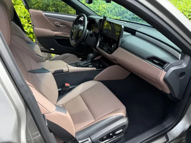 Lexus ES — Фото автомобиля 12