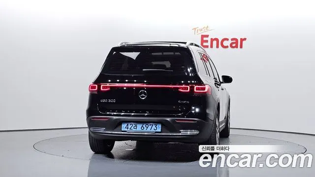 Mercedes-Benz EQB — Фото автомобиля 4
