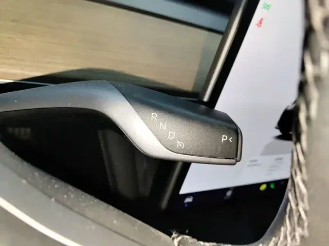 Tesla Model 3 — Фото автомобиля 13