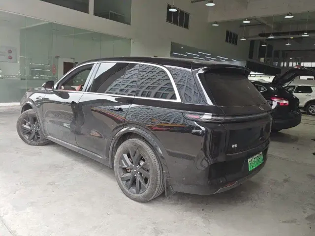 Li Auto L8 — Фото автомобиля 4
