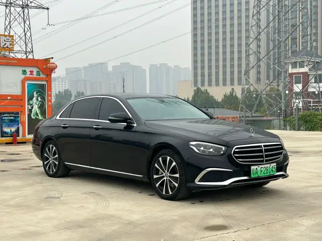 Mercedes-Benz E-Class — Фото автомобиля 3