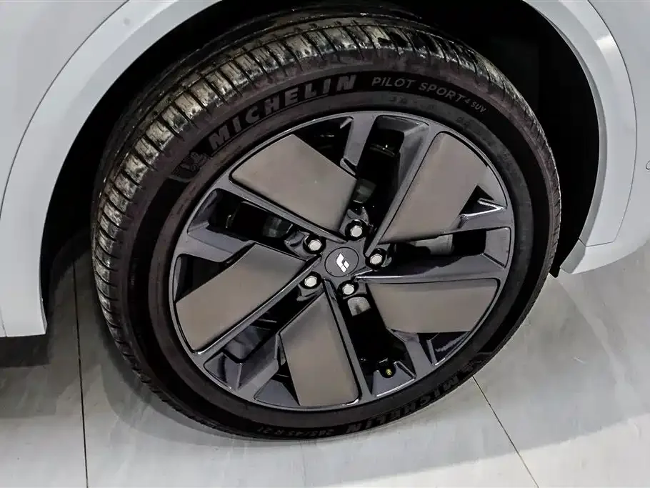 Li Auto Li Xiang L9 2025 Ultra Smart Renewal Edition — Фото автомобиля 8