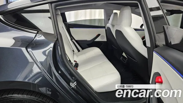 Tesla Model 3 — Фото автомобиля 17