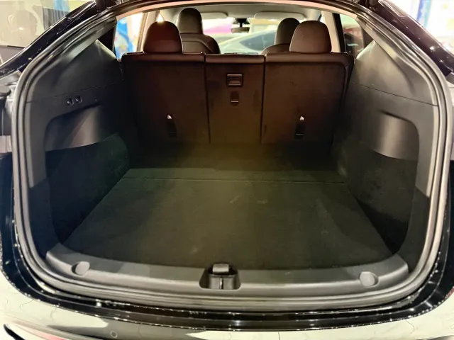 Tesla Model Y — Фото автомобиля 16