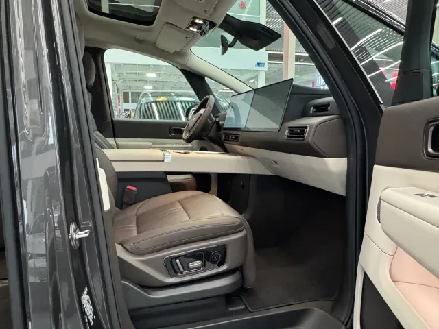 Li Auto MEGA — Фото автомобиля 10