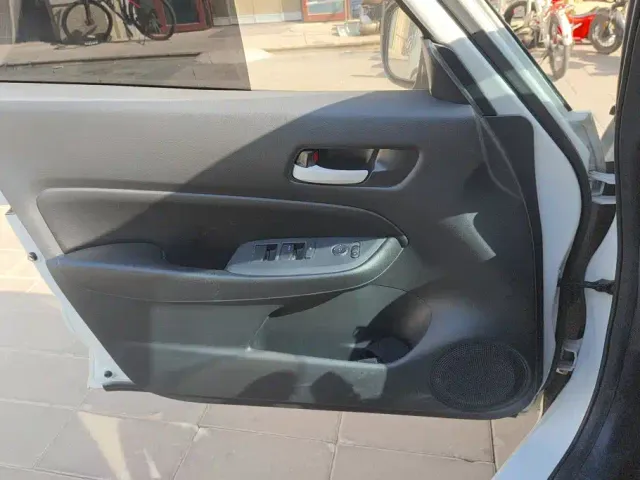 Honda Fit — Фото автомобиля 7