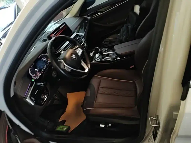 BMW 5 Series — Фото автомобиля 14