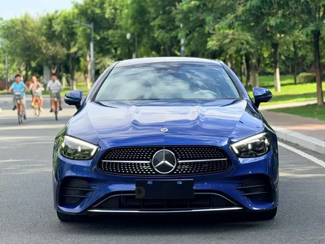 Mercedes-Benz E-Class — Фото автомобиля 2