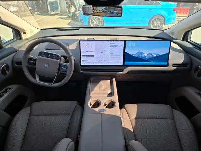 Li Auto i8 — Фото автомобиля 14