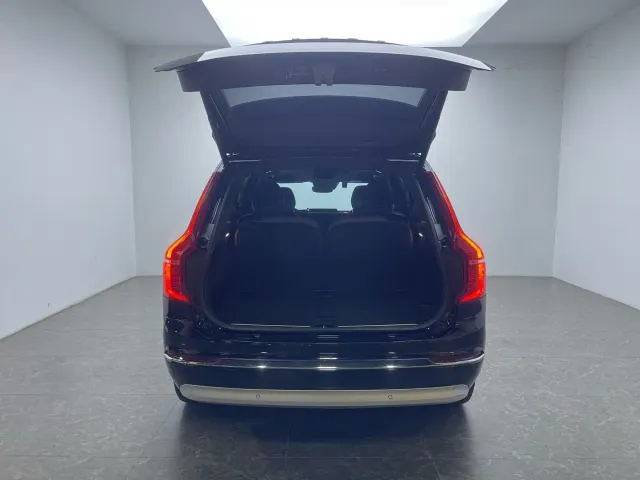 Volvo XC90 — Фото автомобиля 7